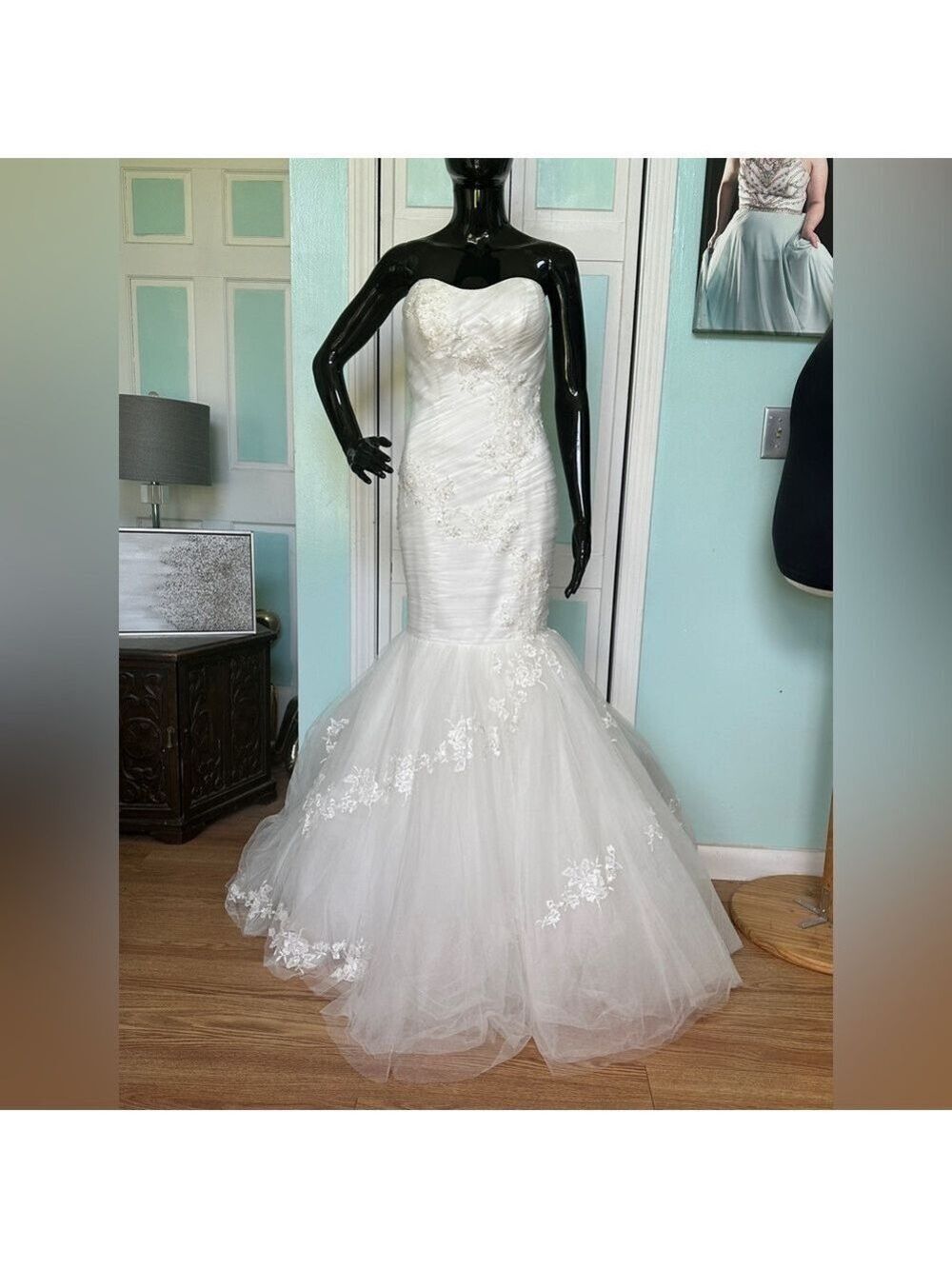 Size 6 Ivory mermaid wedding dress bridal gown Maggie Sottero lace up back train